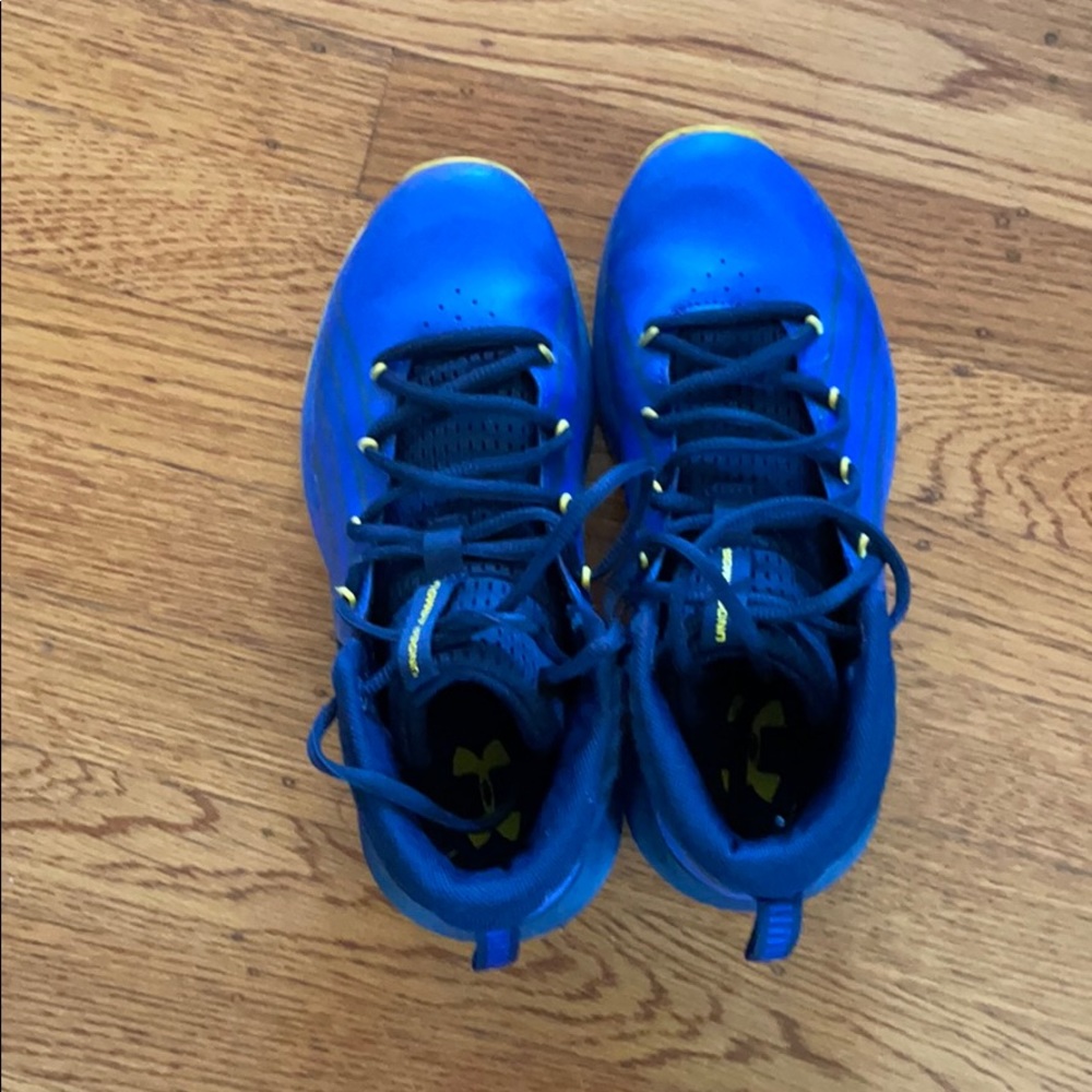 UNDER ARMOUR CURRYS